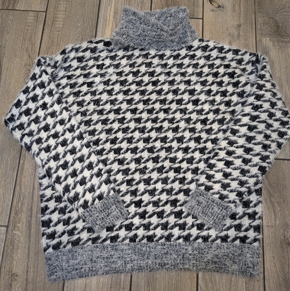 Women's KUT from the KLOTH houndstooth turtleneck sweater size large - Picture 1 of 5
